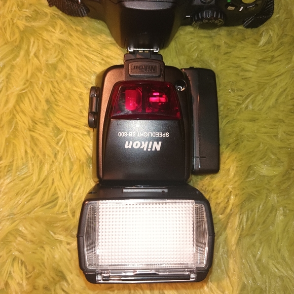 Nikon D40X SLR Digital Camera with Lens, Speedlight, SD card, Strap and Bag - Picture 11 of 12